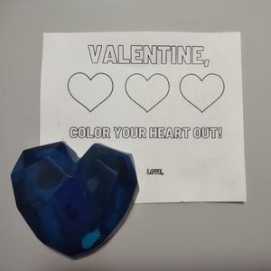 Large geometric heart crayon gift set